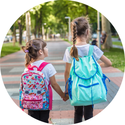 back-to-school-education-concept-with-girl-kids-Z9Q6DYT (1)